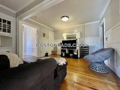 Fenway/kenmore Sunny 3 bed 1 bath available 9/1 on Park Dr in Fenway! Boston - $5,510